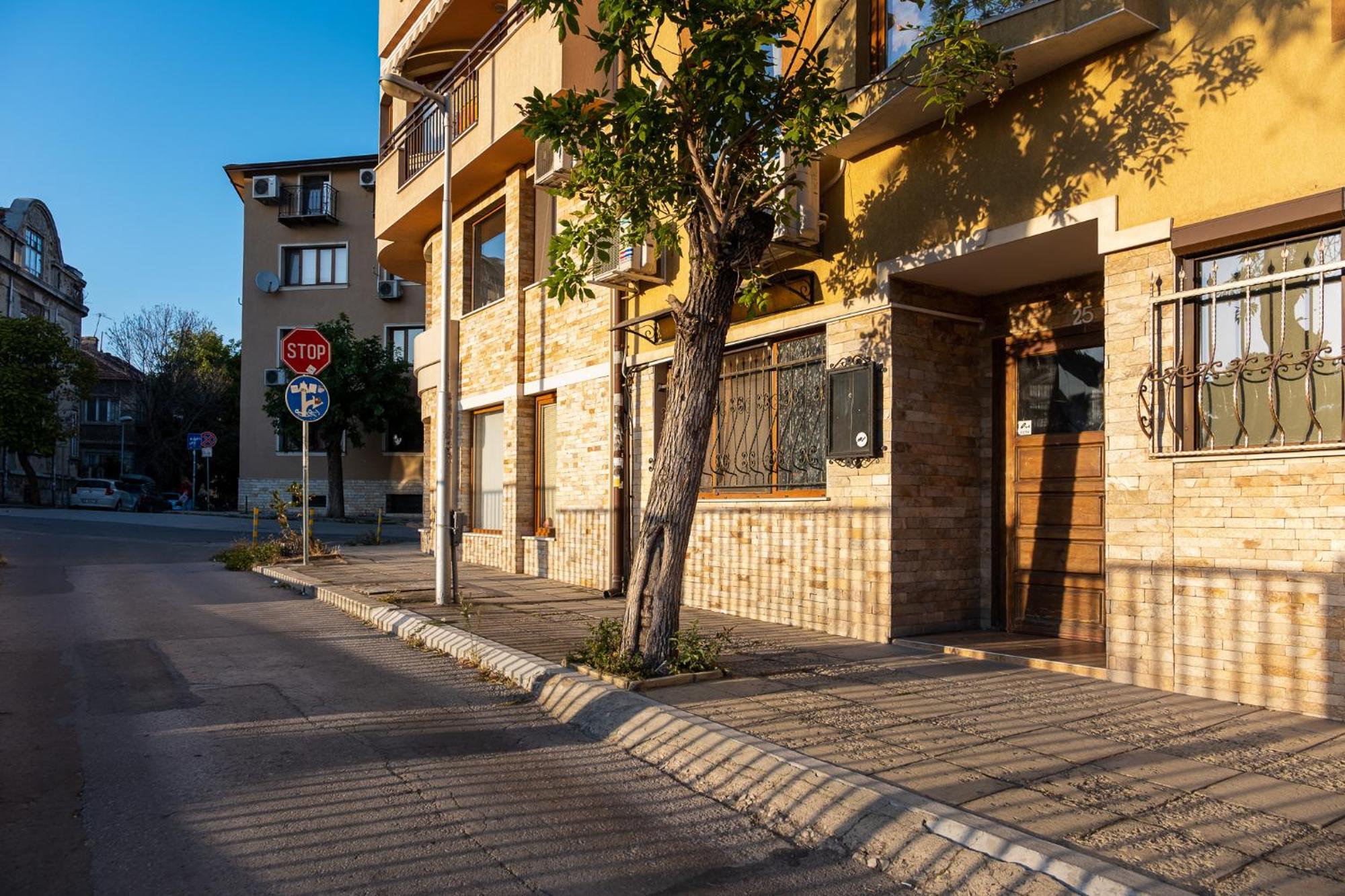 Roman Thermae 2Bdrm Sunny Apartment Varna Exteriör bild